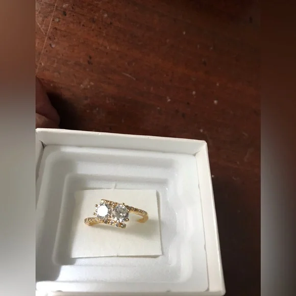 Free with purchase of a jewelry item!! - Picture 3 of 6